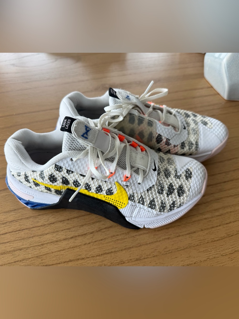 NIKE METCON 7 - GOOD CONDITION - SIZE 6.5 - MULTICOLOR